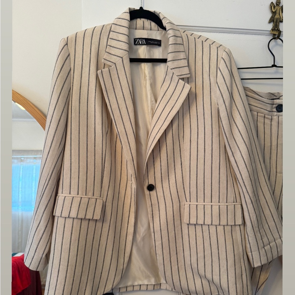 Zara Cream Blazer and Trousers with Black Pinstripes - Picture 2 of 9
